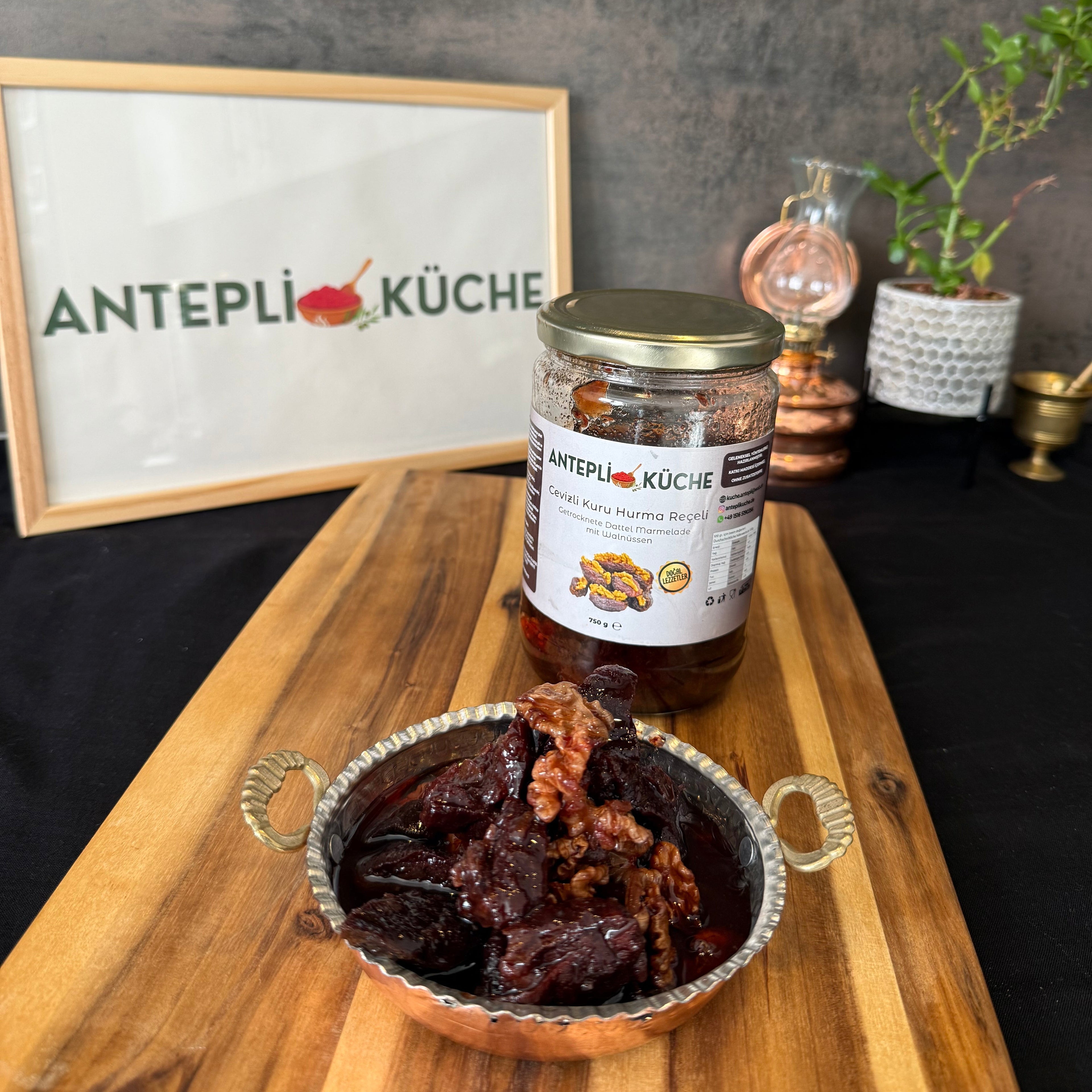 Walnuss- und Dattelkonfitüre 750 g